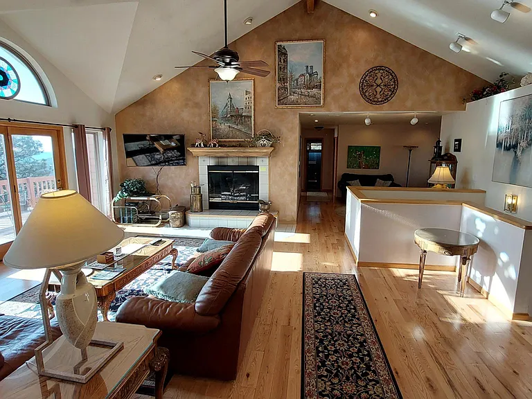 1096 Aspen Dr — Photo 4