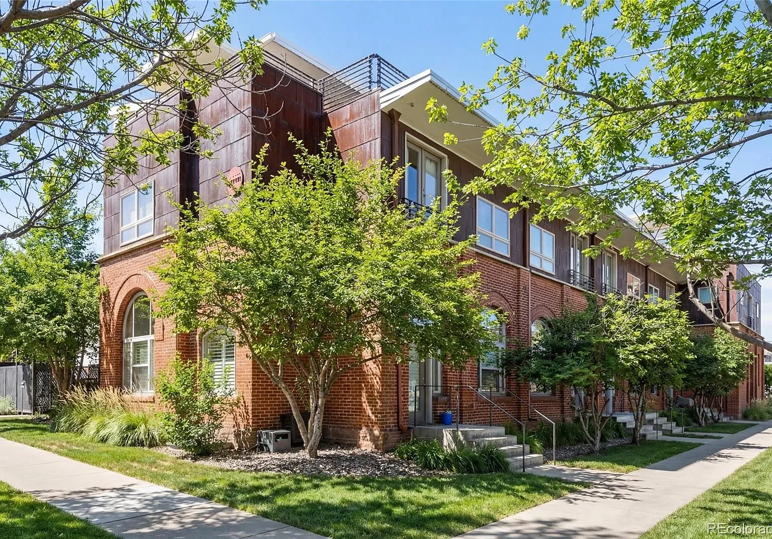 2 bed, 1.0 bath, 1077 sqft, $2,850 — Photo 1