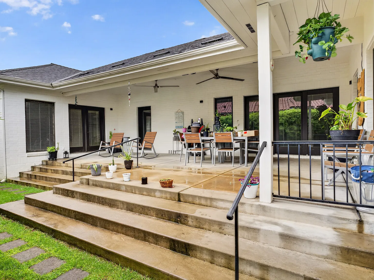 4 bed, 2.5 bath, 3100 sqft, $4,500 — Photo 4