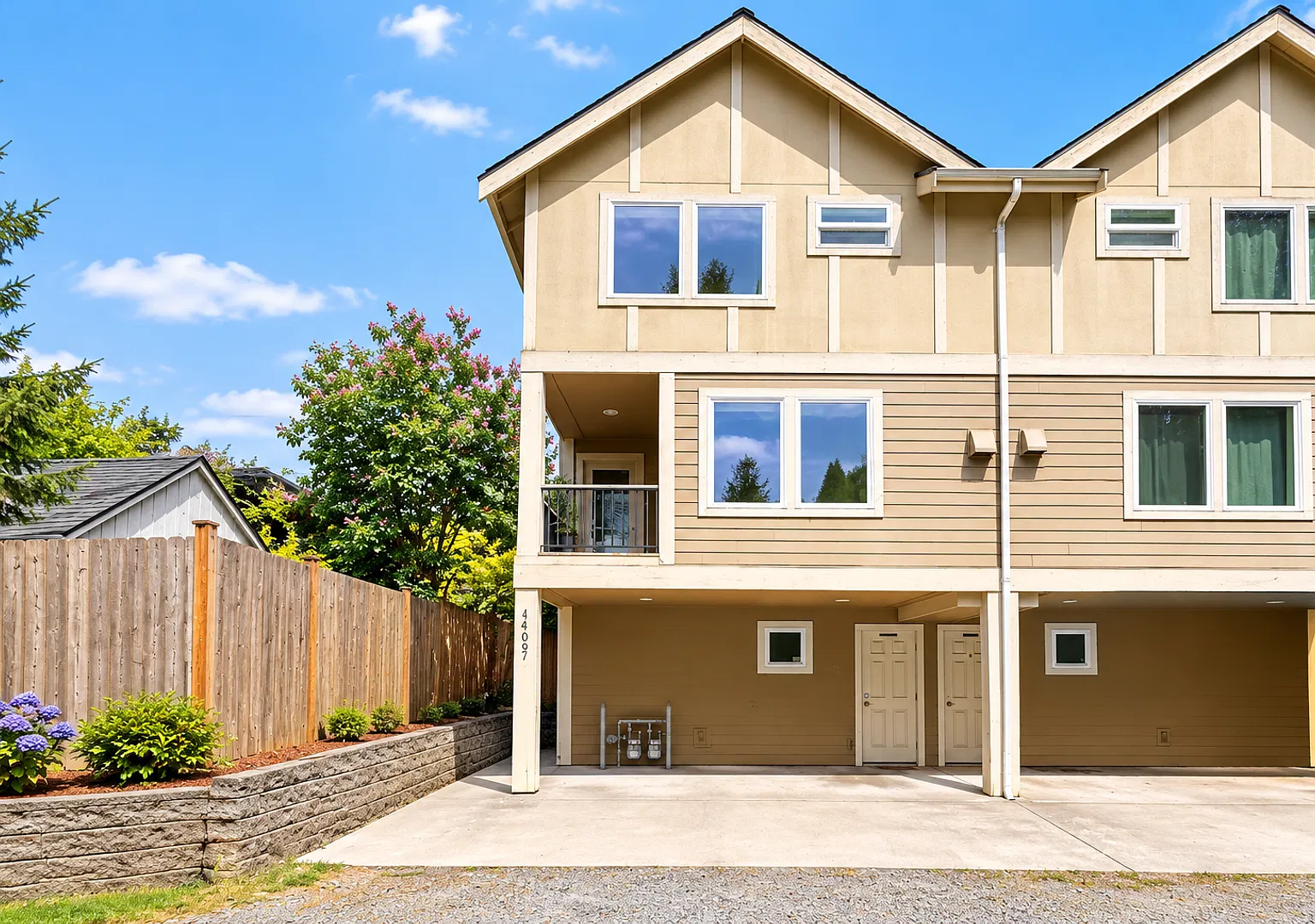 Convenient Northgate 3B Townhome — Photo 1