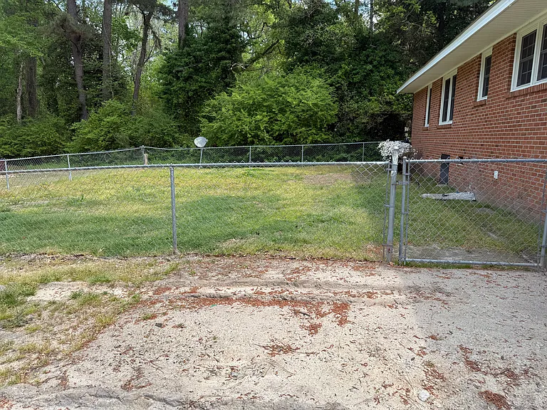 8642 W Mount Dr — Photo 3