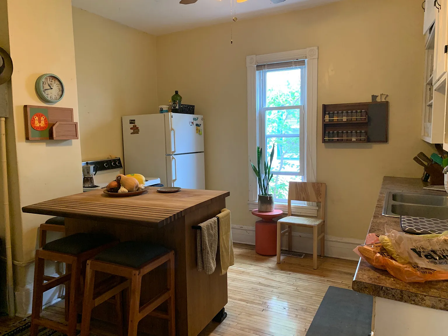 2 bed, 900 sqft, $1,465 — Photo 2