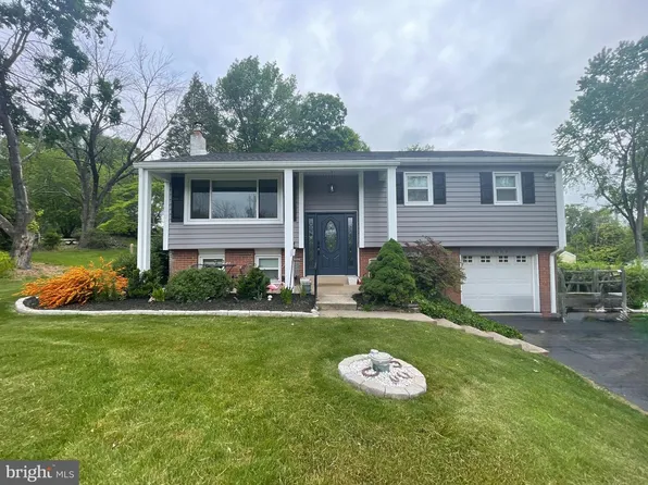 1669 Briarwood Ln, Pottstown, PA 19464