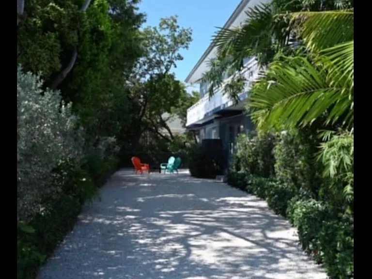 10 Seagate Blvd — Photo 14