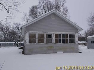 1005 E 3rd St, Pana, IL 62557