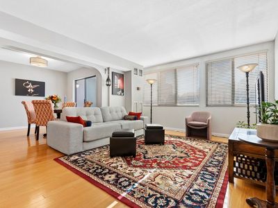 250 Hammond Pond Pkwy APT 213N, Newton, MA, 02467