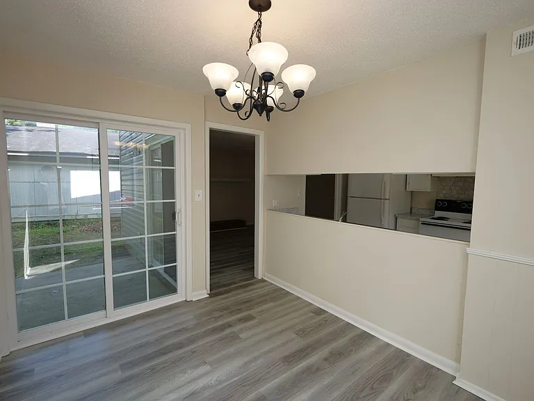 2820 Kirkwood Cir — Photo 7