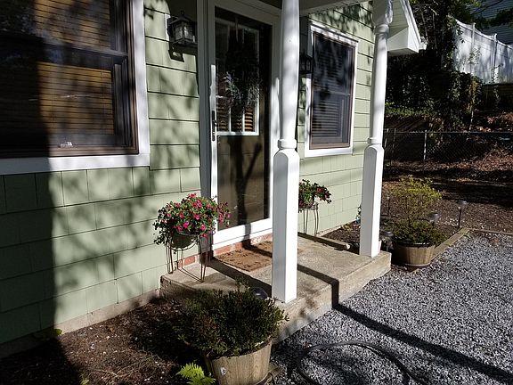 5th image of 82 Curtis Dr