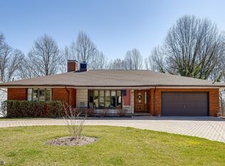 1127 Puddingstone Rd, Mountainside, NJ 07092