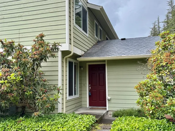 3945 NW Fairway Lane, Bremerton, WA 98312