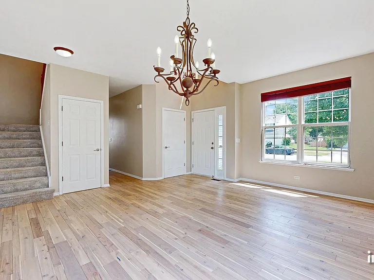 2437 Sir Barton Ln — Photo 2