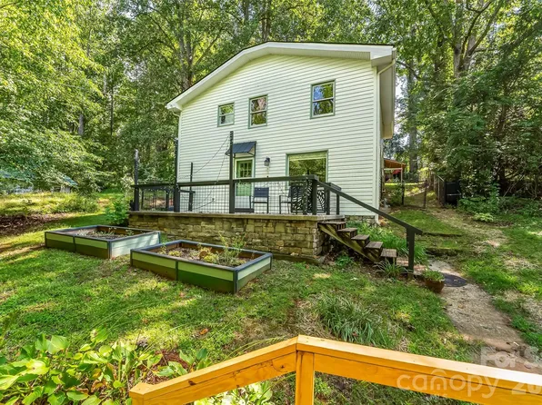 141 Silversteen Dr, Brevard, NC 28712