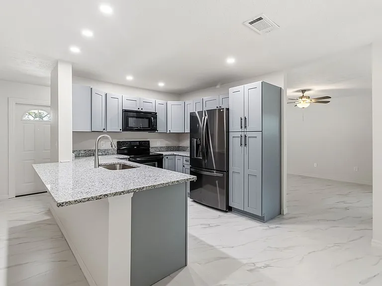 1534 Frances St — Photo 11