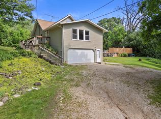 8020 Ridgeway Dr, Burlington, WI 53105