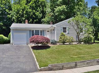 172 Pascack Rd, Park Ridge, NJ 07656