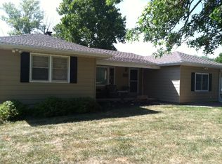 704 N Dickinson Rd, Independence, MO 64050