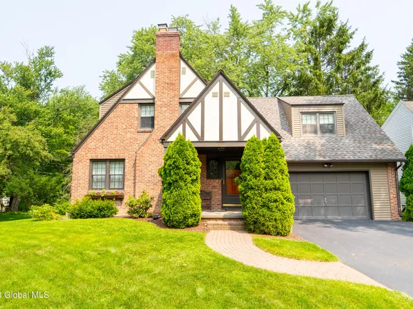 20 Point View Drive, East Greenbush, NY 12061