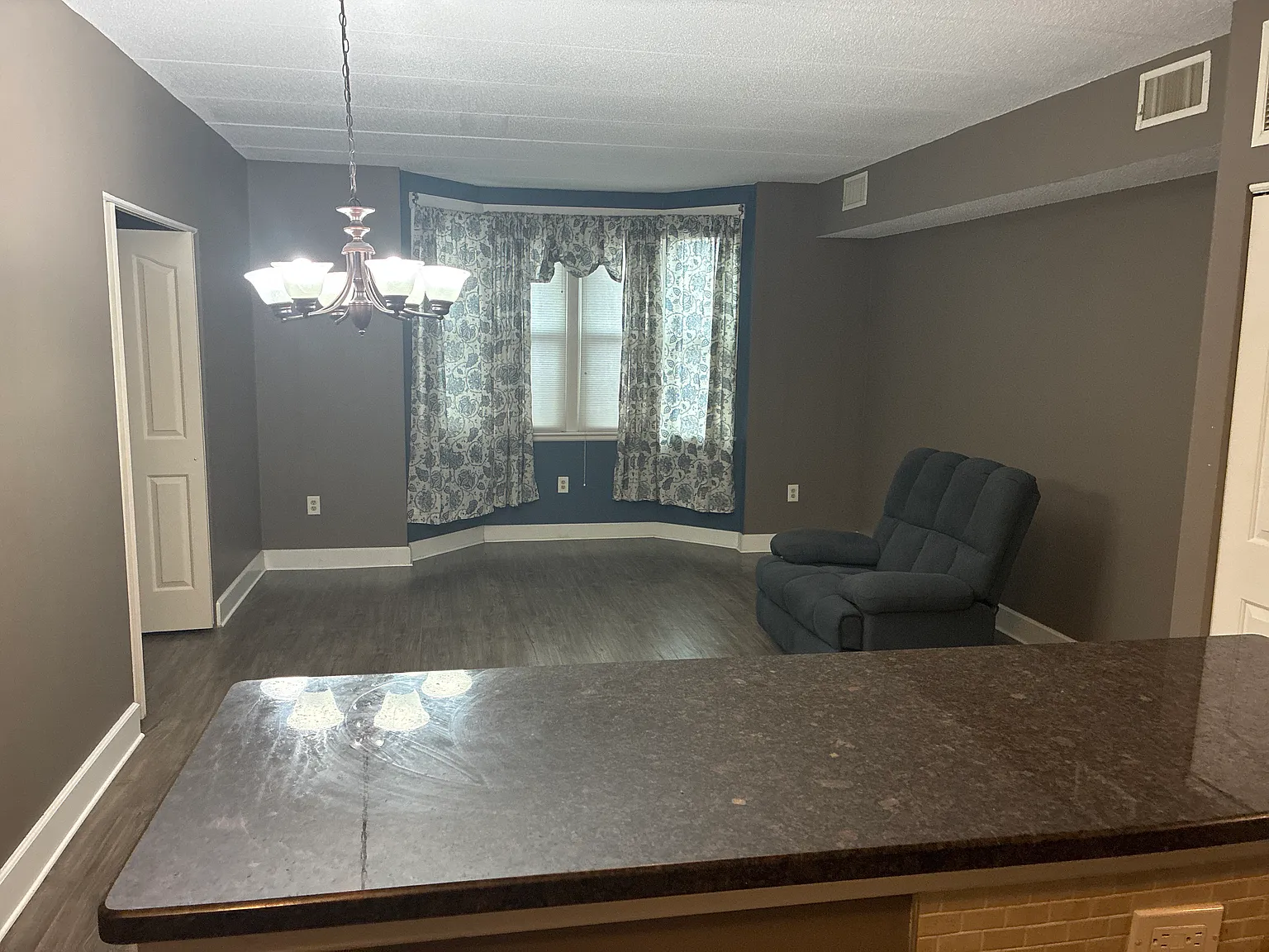 2 bed, 925 sqft, $2,300 — Photo 4