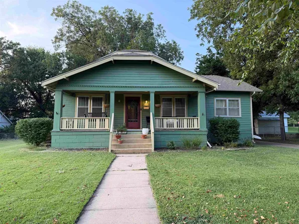 608 E 2nd St, Eureka, KS 67045