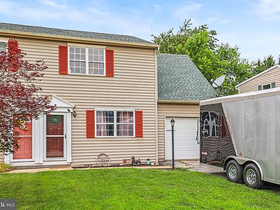 2nd image of 3173 Falcon Ln #82B