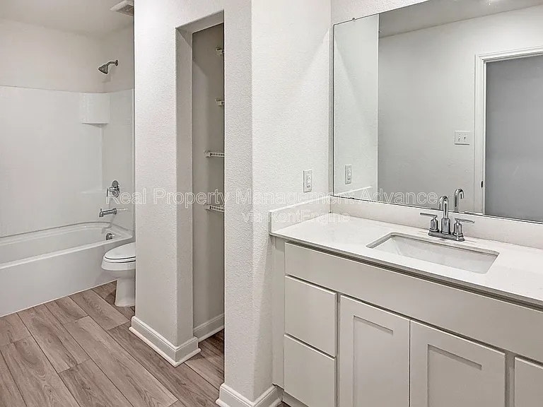 303 Stone Ct — Photo 8
