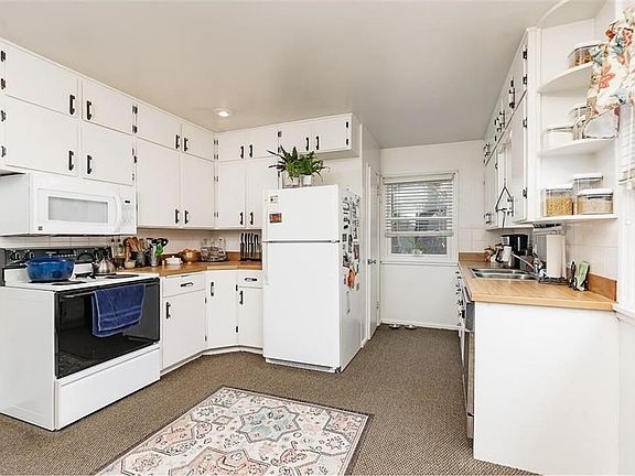 4th image of 1411 Avenue B