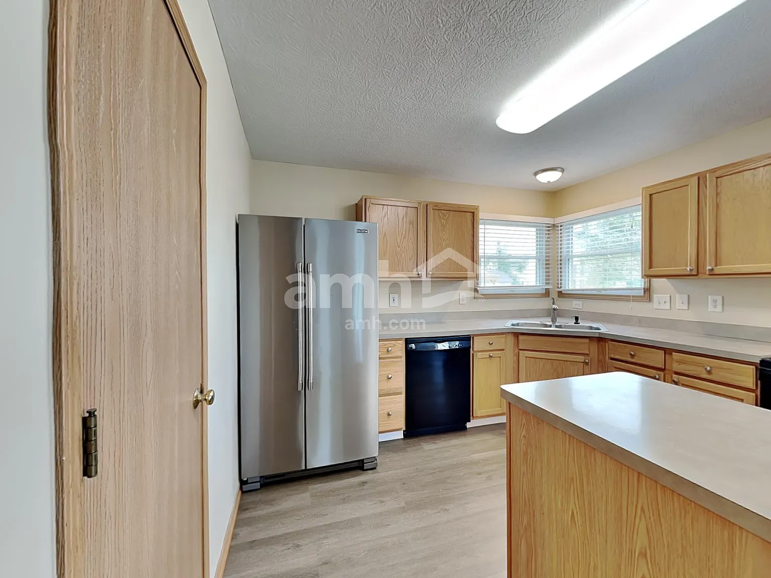3 bed, 2.5 bath, 1731 sqft, $2,395 — Photo 4