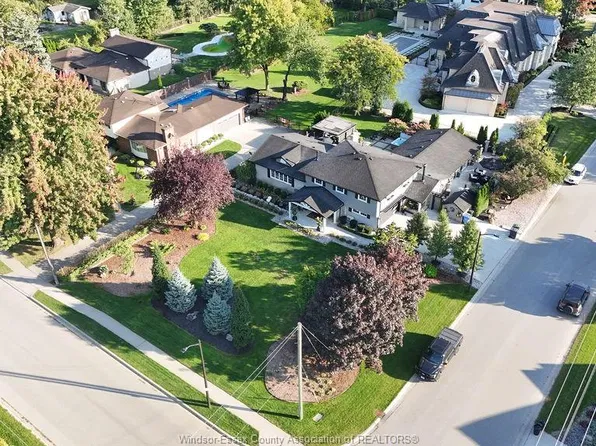 375 Russell Woods Rd, Lakeshore, ON N8N 3S6