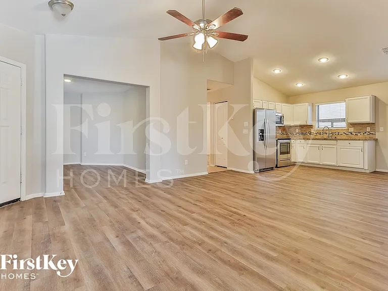 425 W Jersey Way — Photo 2