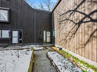 221 Paisley Ct, Kalamazoo, MI 49006