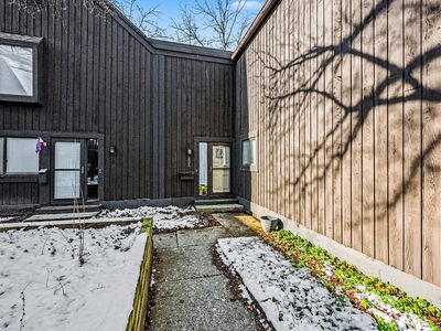 221 Paisley Ct, Kalamazoo, MI, 49006