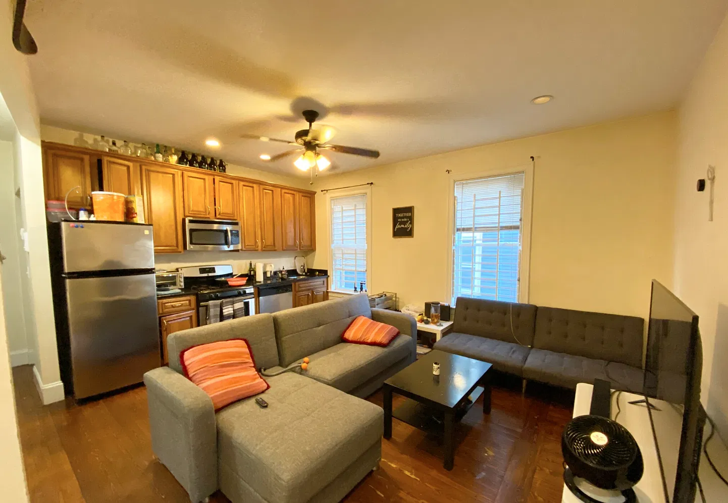 4 bed, 9999 sqft, $6,750 — Photo 2
