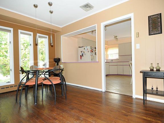 3rd image of 1459 Plum Ln