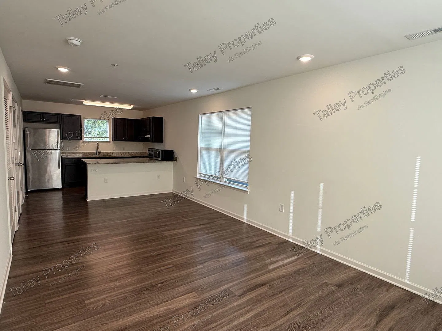2 bed, 1.5 bath, 960 sqft, $1,349 — Photo 2