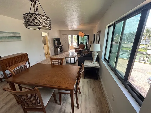 4263 Bay Beach Ln — Photo 3