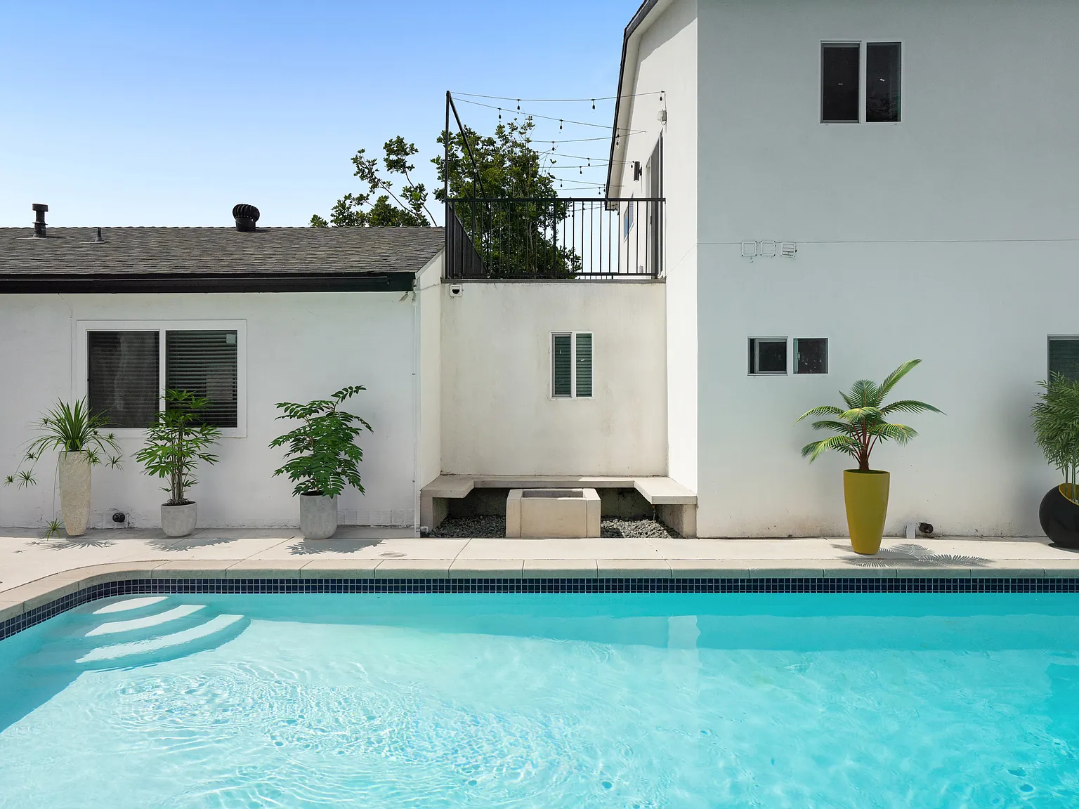 6 bed, 2055 sqft, $10,300 — Photo 4
