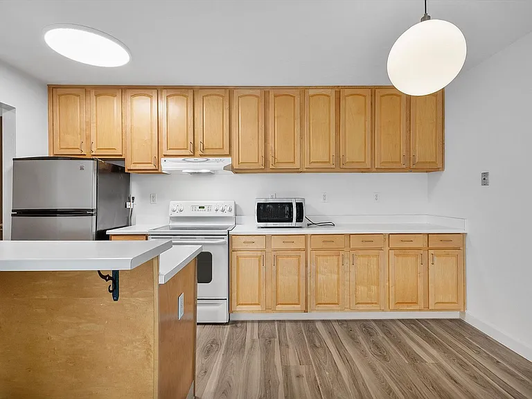 960 Shorepoint Ct #306 — Photo 6