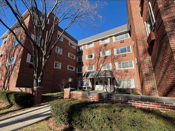 800 Washington Blvd APT 201, Oak Park, IL 60302