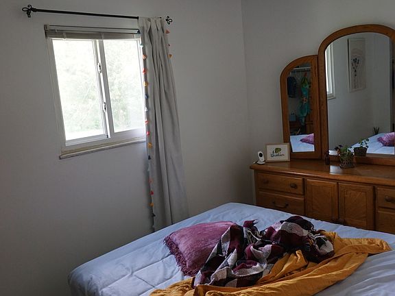 4th image of 703 S Park Square Dr