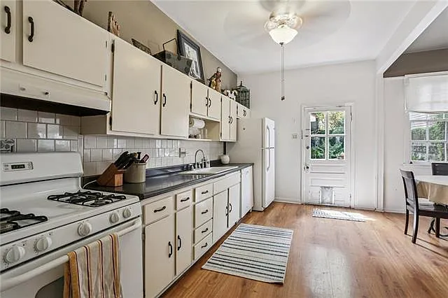1122 Dauphine St — Photo 12
