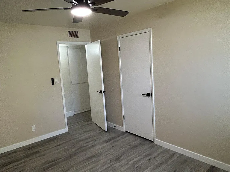 726 E 3rd Ave — Photo 15