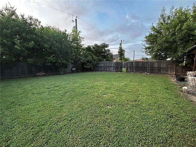 405 Live Oak St #A — Photo 7