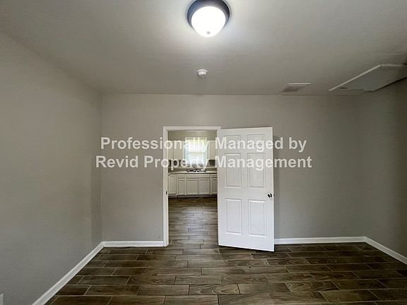 3rd image of 1063 Greenwood St