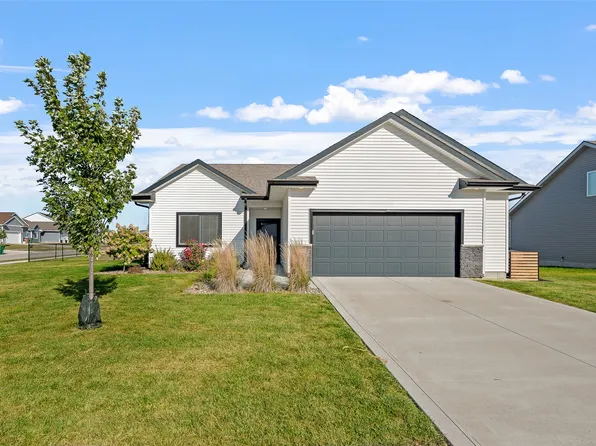 208 Walnut Dr, Norwalk, IA 50211