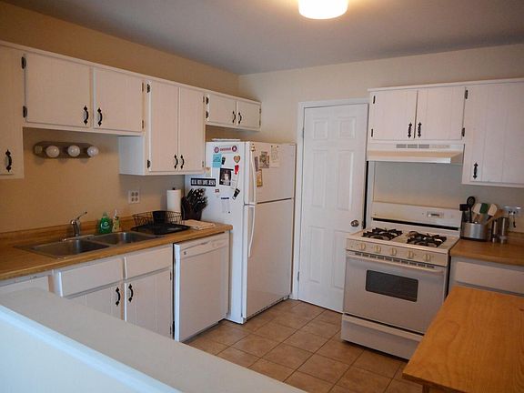 3rd image of 394 Pinetree Ln Unit B2