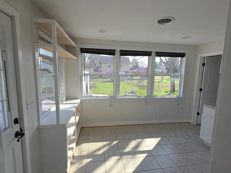304 N River Rd — Photo 18