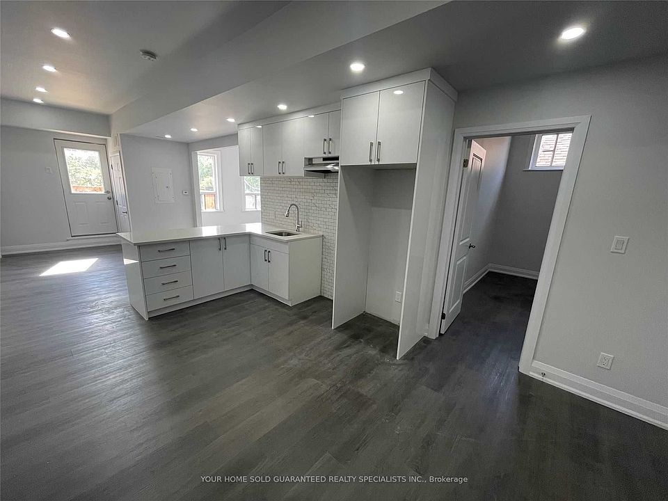 1st image of 15229 Yonge St #2
