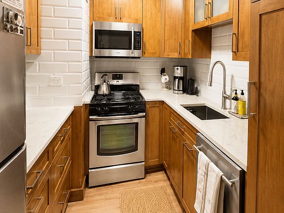 5th image of 100 Beekman St APT 1F