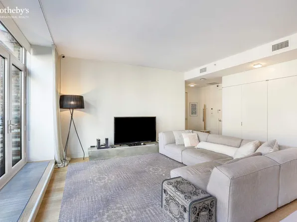 124 West 23rd Street 4A image 2 of 11
