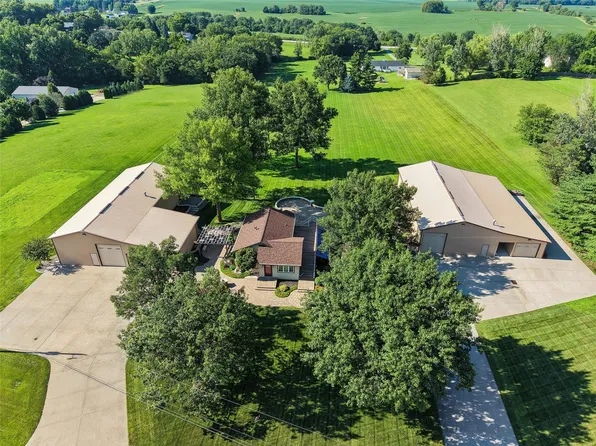 7378 SE 9th Ave, Pleasant Hill, IA 50327